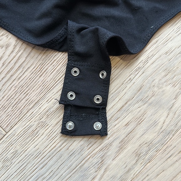 Dynamite lace bodysuit - Picture 2 of 4